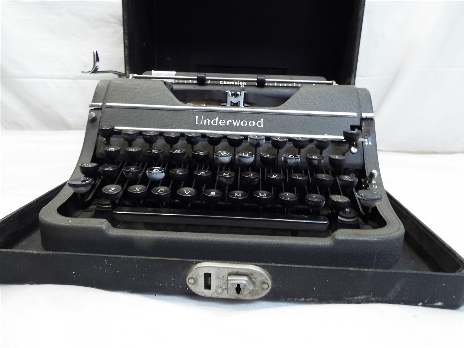 Vintage Underwood Champion Portable Typewriter J Finger Flite w