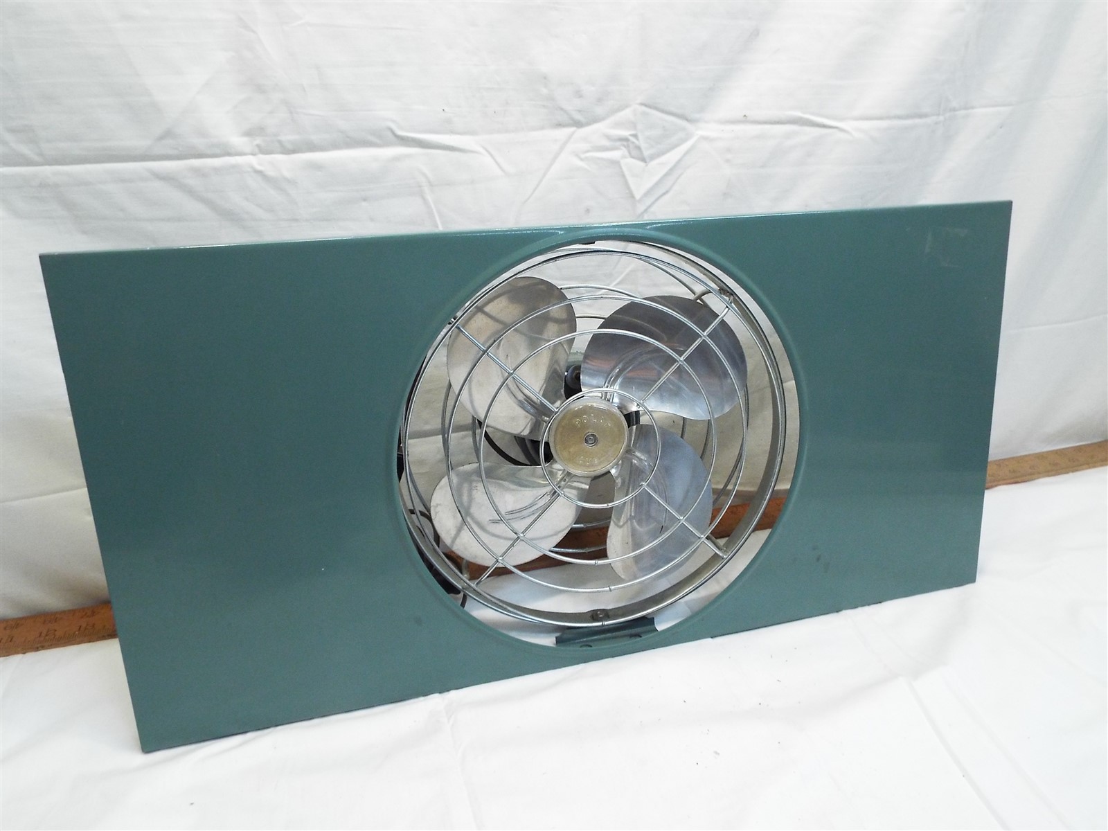 Minty Rare Reversible Polar Cub Spinning Window Fan Vintage Retro