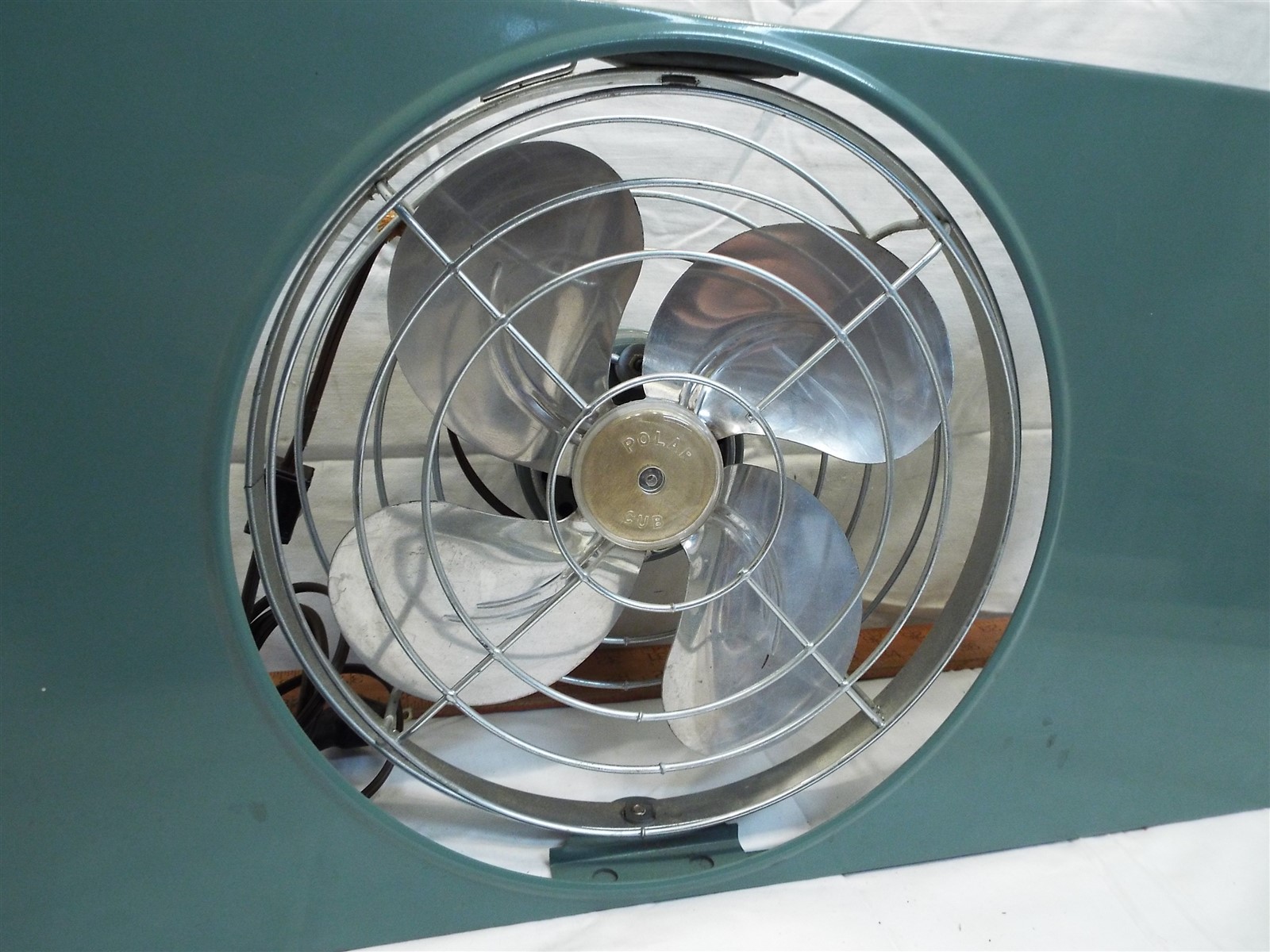 Minty Rare Reversible Polar Cub Spinning Window Fan Vintage Retro