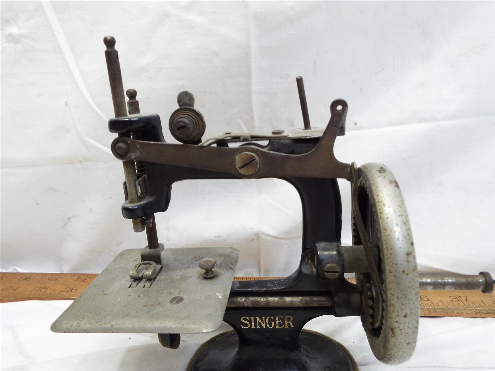 SINGER sewhandy 子供用ミシンシンガー日本製 Childs Singer Toy Sewing Machine Sewhandy Hand Crank Sew Handy