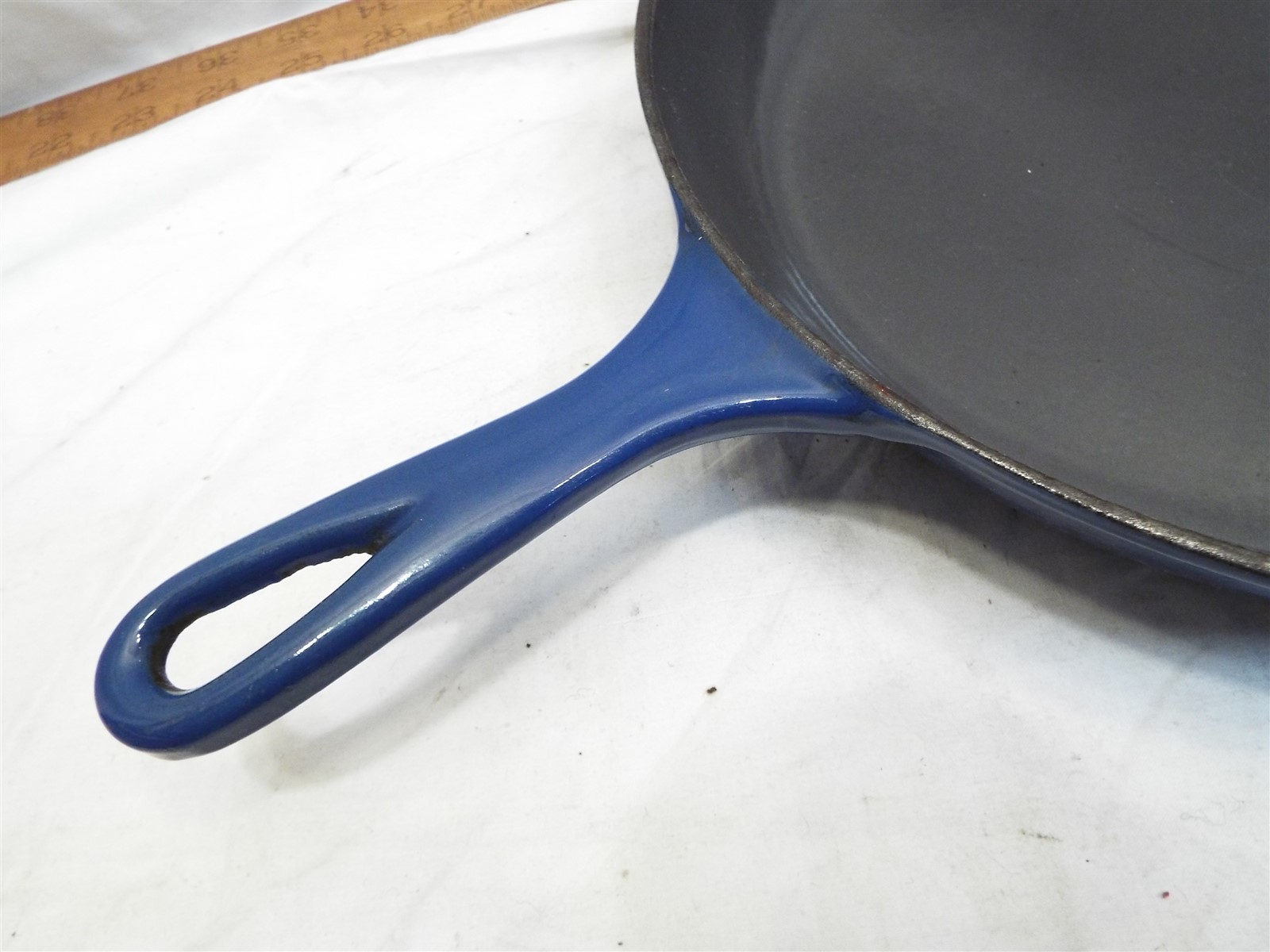 Vintage Le Creuset No. 26 Round Skillet Fry Pan Cast Iron Blue