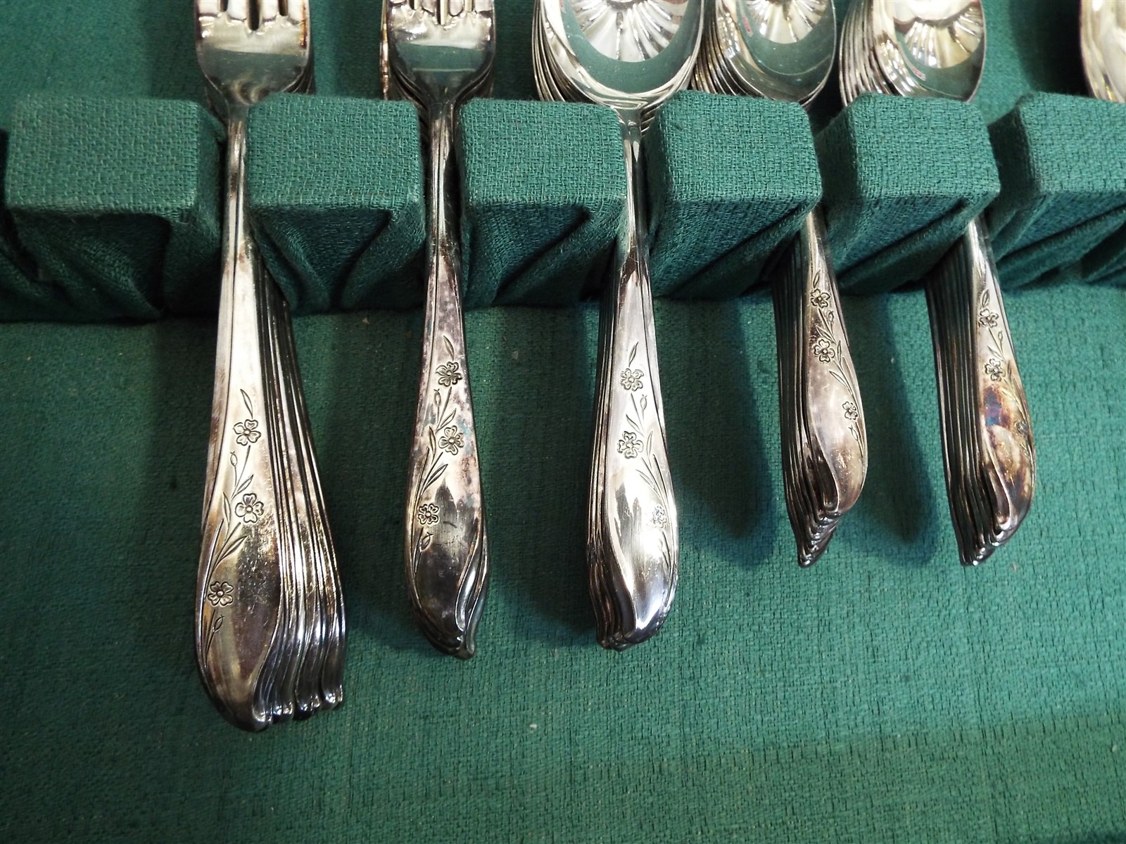Set 1847 Rogers Bros IS Springtime Silverplate Flatware 51 pcs svc